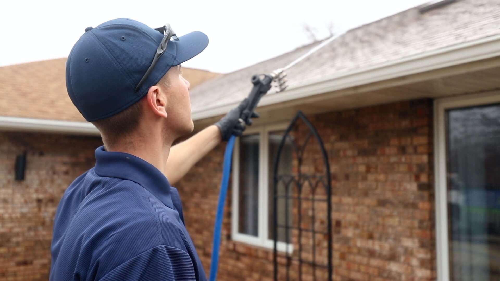 Professional Roof Cleaning Expert